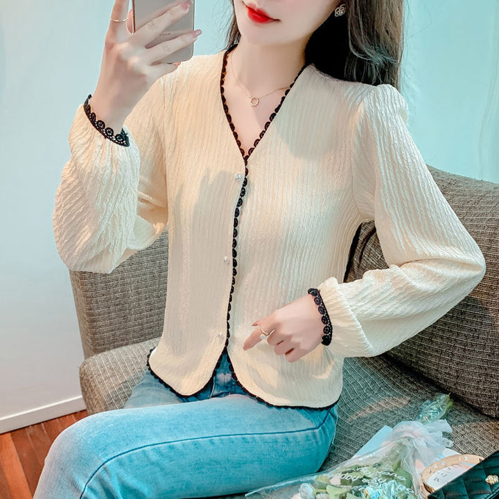 Blouse femme avec de fines accents en dentelle et une coupe élégante Chic & Stil