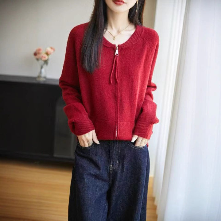 Veste en tricot confortable pour femmes avec fermeture éclair haute et poches latérales généreuses Chic & Stil