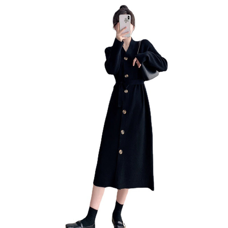 Robe tricotée longueur genou pour femmes avec boutons et ceinture Chic & Stil