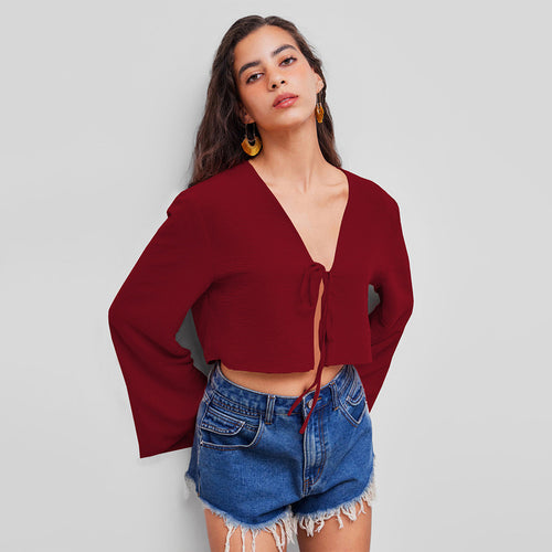 Short top for women with a deep V neckline and a playful bow Chic & Stil