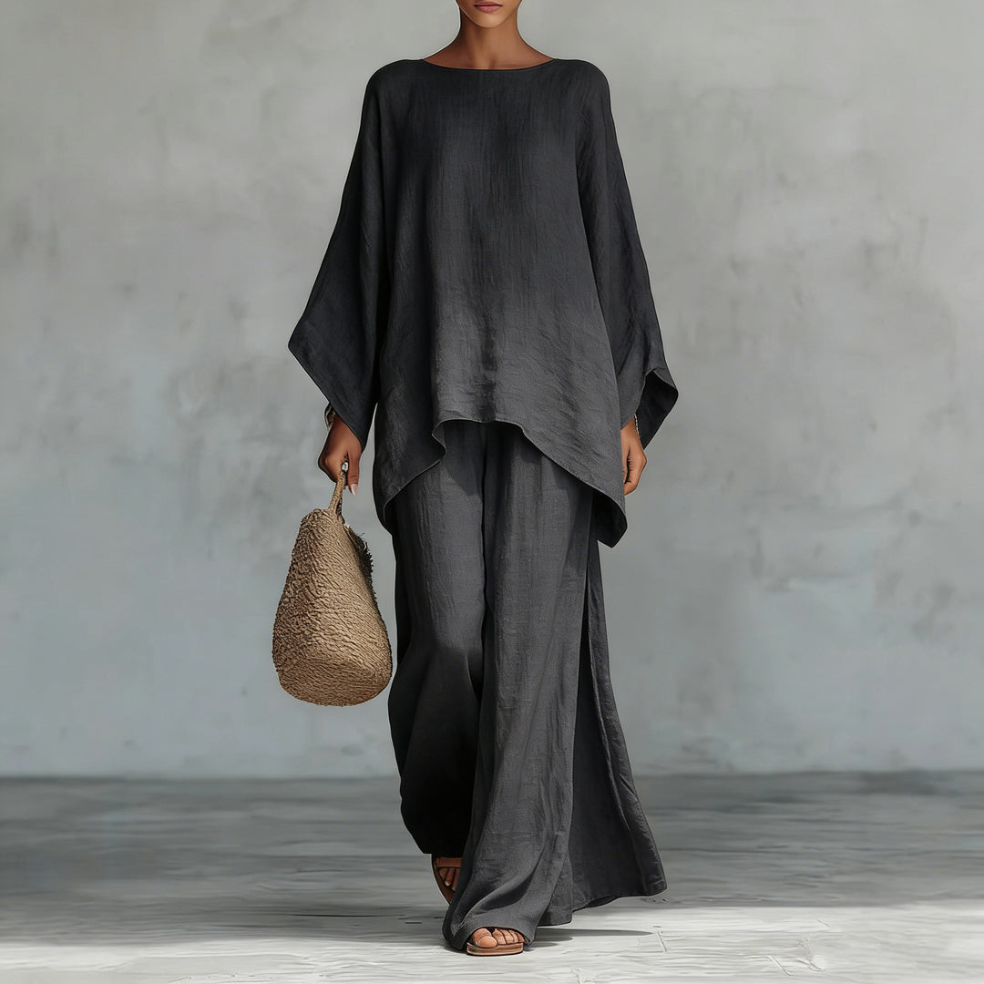 Ladies airy set made of soft fabric with a loose fit Lune London
