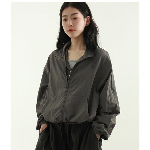 Ladies sporty windbreaker with high collar and zipper Chic & Stil