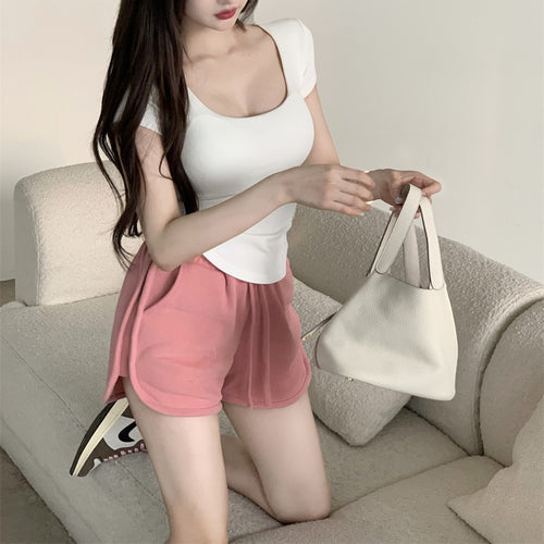 Women's fitted top with square neckline and short sleeves