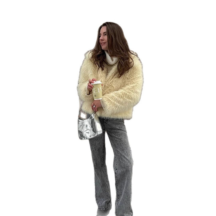 Women Short Blouson made of long-fiber synthetic fur with boxy silhouette and shawl collar Amarae