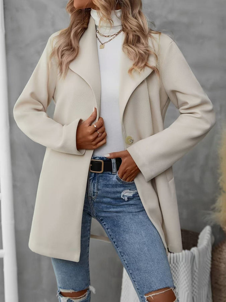 Ladies Elegant Oversized Jacket with Classic Cut and Chic Modern Buttons