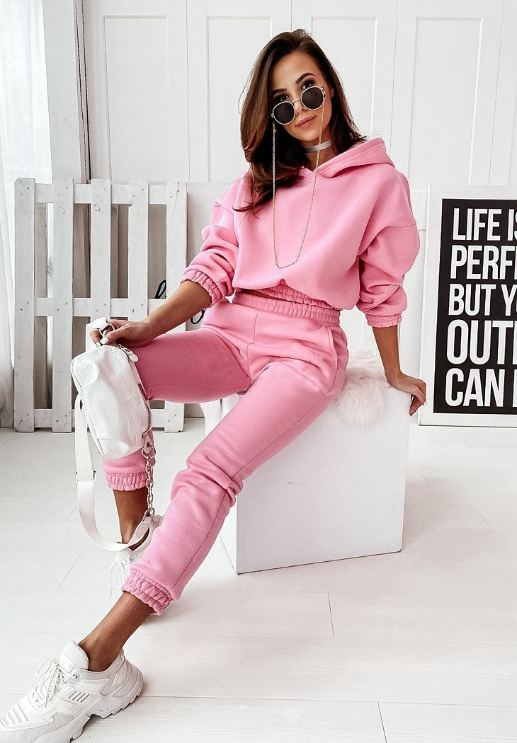 Comfortable tracksuit for women with hood and elastic waistband Chic & Stil