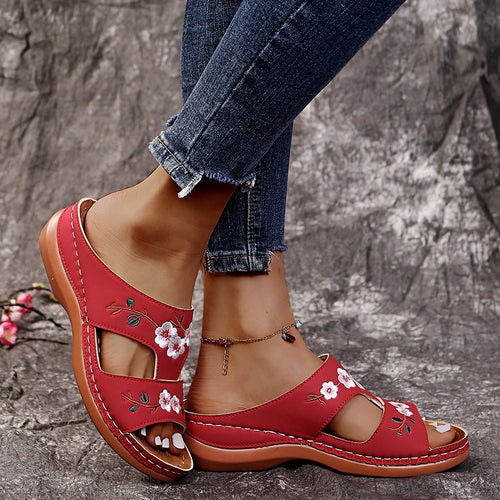 Women's strap sandals with floral embroidery and comfortable insole Chic and Style