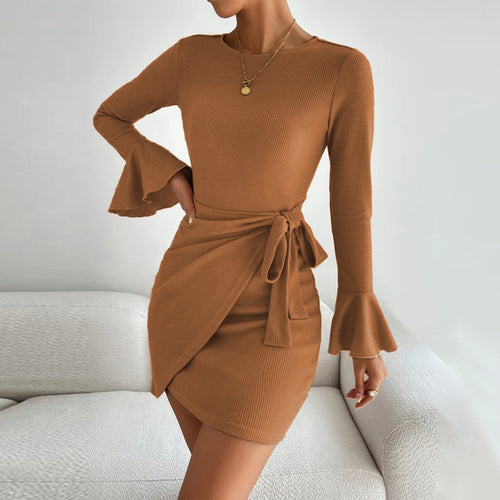 Robe portefeuille pour femmes avec des manches larges et un ourlet ajusté Chic & Stil