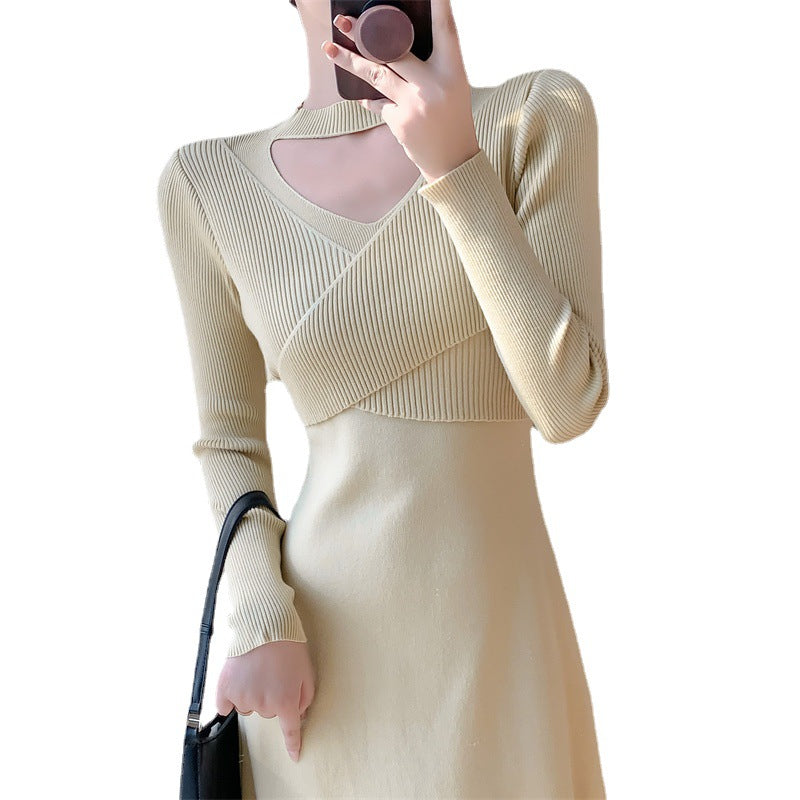 Robe tricotée pour femmes avec un design enveloppant à la mode et un détail découpé élégant