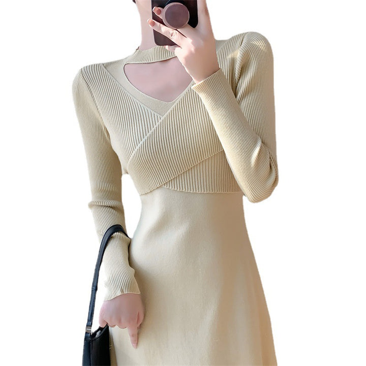 Robe tricotée pour femmes avec un design enveloppant à la mode et un détail découpé élégant