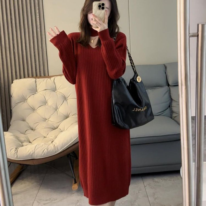 Robe en maille pour femmes avec décolleté en V profond et design en côtes texturées Chic & Stil