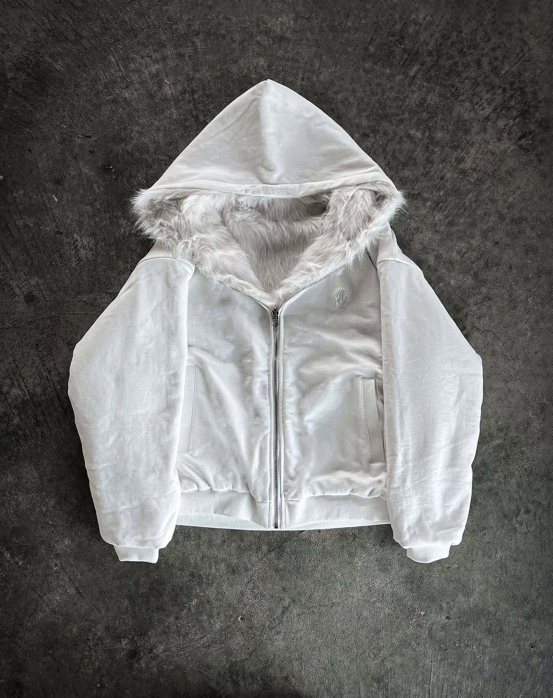 Veste d'hiver pour femmes avec capuche doublée en fausse fourrure et poches pratiques Chic & Stil