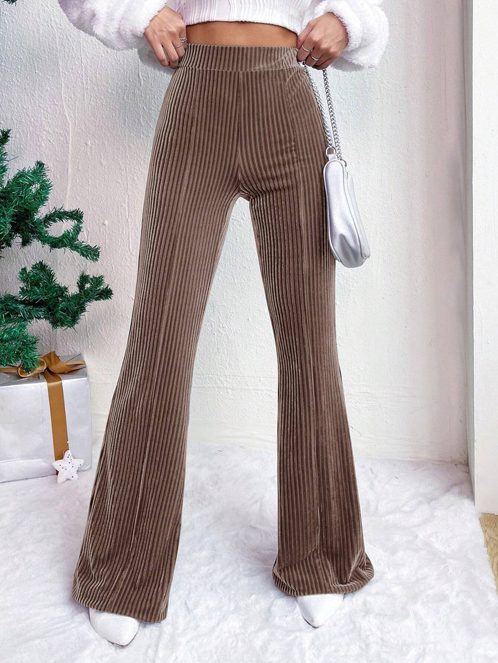 Women's High-Waisted Velvet Corduroy Pants with Pleated Look and Wide Leg Amarae