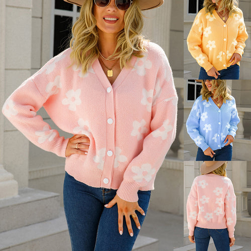 Cardigan pour femmes avec un design floral et des détails boutonnables Chic & Stil