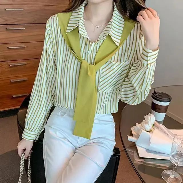 Blouse rayée femme avec col décontracté Chic & Stil