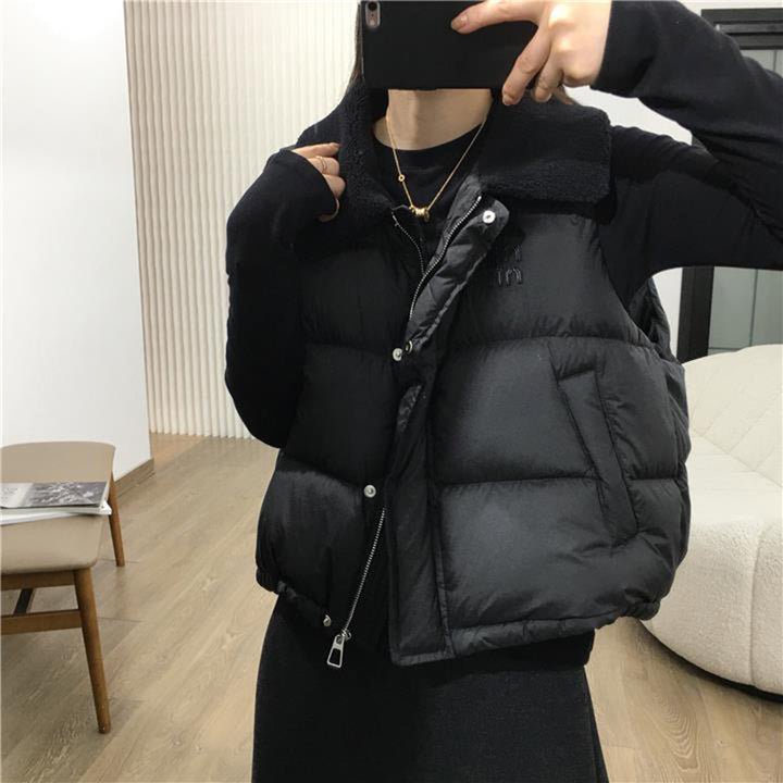 Women's trendy quilted vest with large collar and practical pockets Lune London