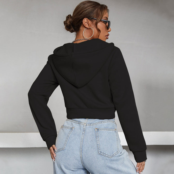 Veste à capuche courte pour femmes avec une coupe tendance et un matériau confortable Chic & Stil