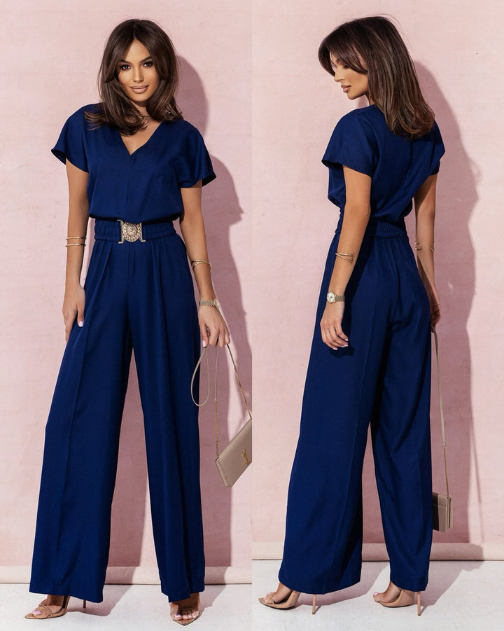 Stylish women's jumpsuit with wide cut and belt Lune London