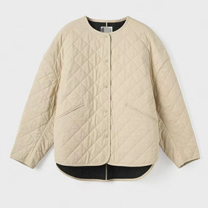 Quilted transitional jacket for women with practical pockets and round collar Lune London