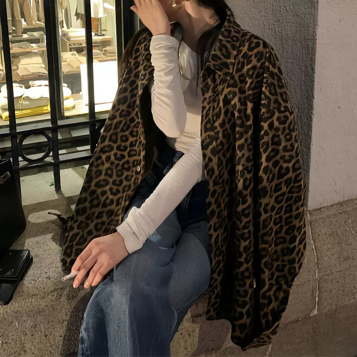 Oversized women's shirt with a trendy leopard pattern Lune London