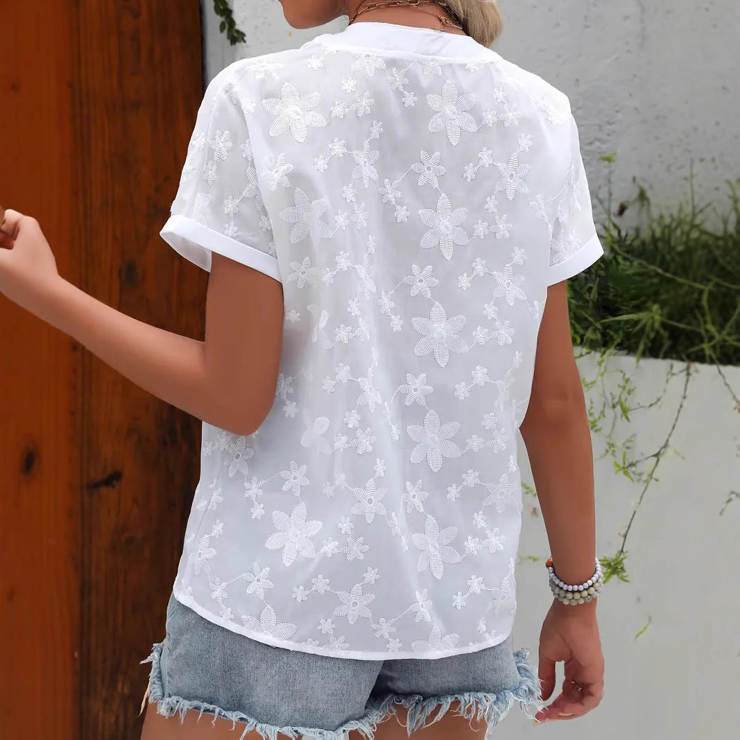 Shirt for women with an elegant embroidered floral pattern and a modern button detail Lune London