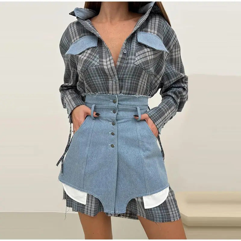 Chemise à carreaux pour femmes avec jupe en denim et détails de ceinture Chic & Stil