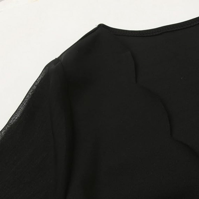 Robe élégante pour femmes avec des manches transparentes et un décolleté en V Chic & Stil