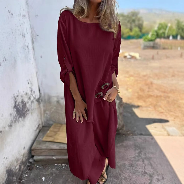 Casual maxi dress for women with a loose fit and chic button details