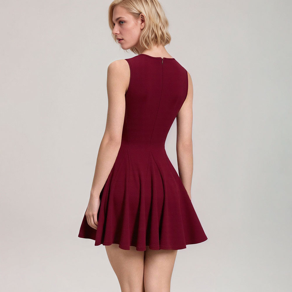 Robe mini femme avec décolleté plongeant et lien de tirage ludique Chic & Stil