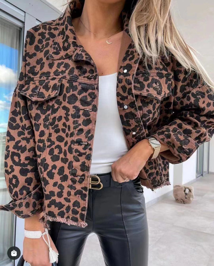 Ladies' denim jacket with a trendy leopard print Lune London