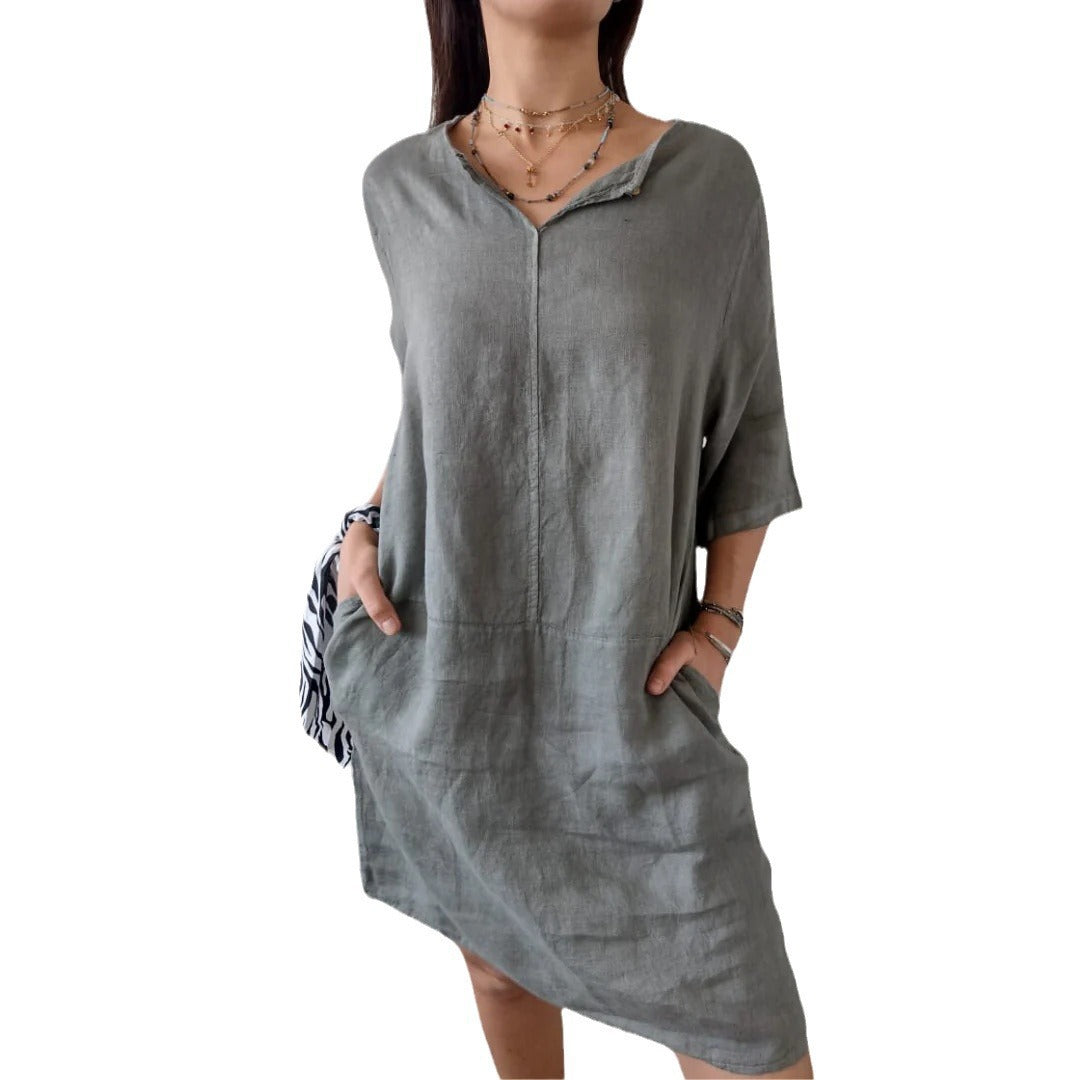 Linen dress for women with V-neckline and practical pockets Lune London