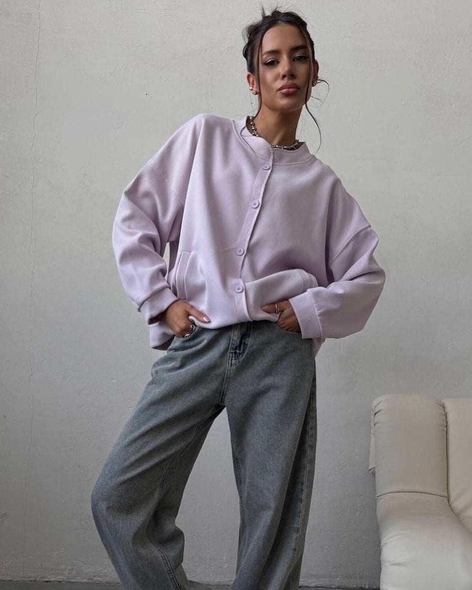 Casual oversized hoodie jacket for women with practical pockets and chic buttoning Style
