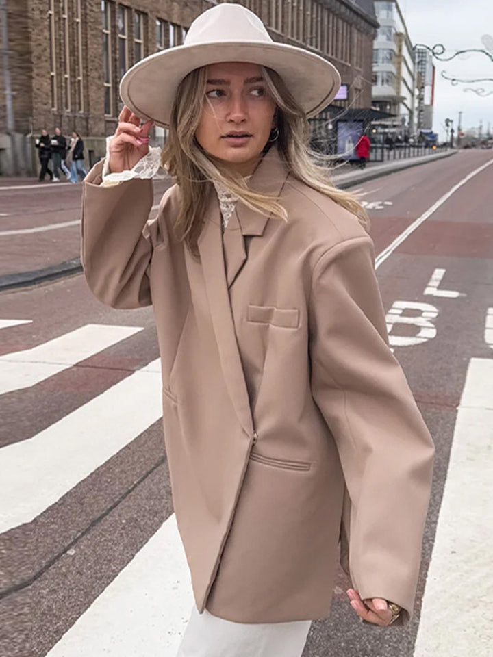 Women's oversized blazer with boxy silhouette, concealed closure and flap pockets Amarae