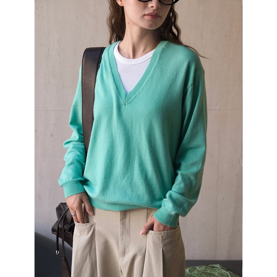 Women Lightweight V-Neck Fine Knit Sweater in Oversize Fit with Ribbed Cuffs Amarae