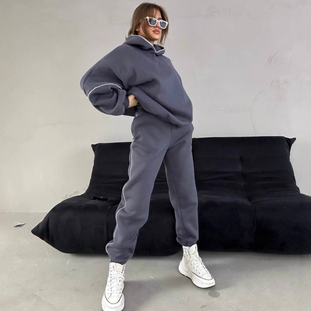 Women's sporty hoodie set with loose fit in soft material Lune London