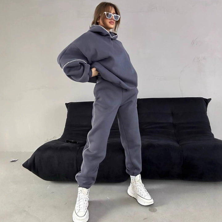 Women's sporty hoodie set with loose fit in soft material Lune London