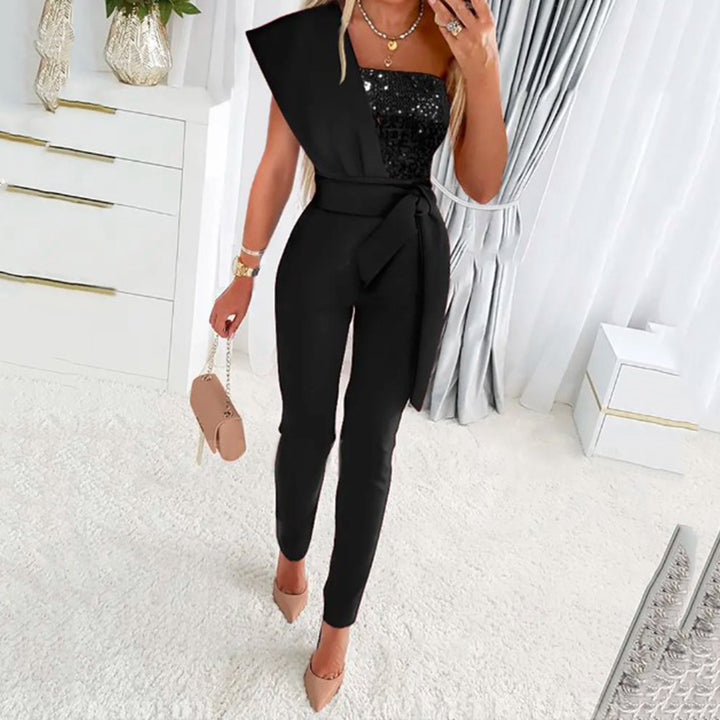 One-shoulder jumpsuit for women with a sparkling top and a chic waist belt und Stil