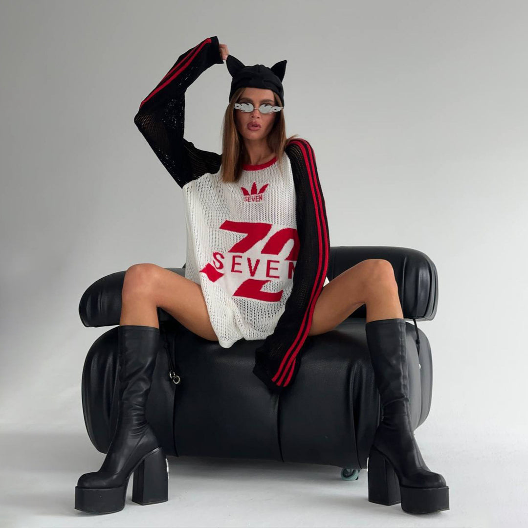Oversized sporty sweatshirt for women with creative graphic design and chic sporty style