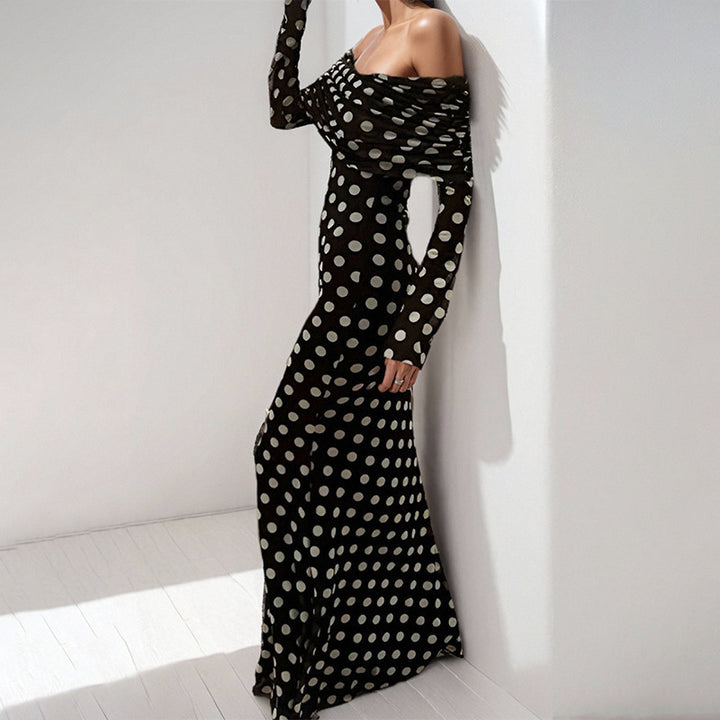 Robe maxi élégante pour femmes avec design sans épaules et motif à pois à la mode Chic & Stil
