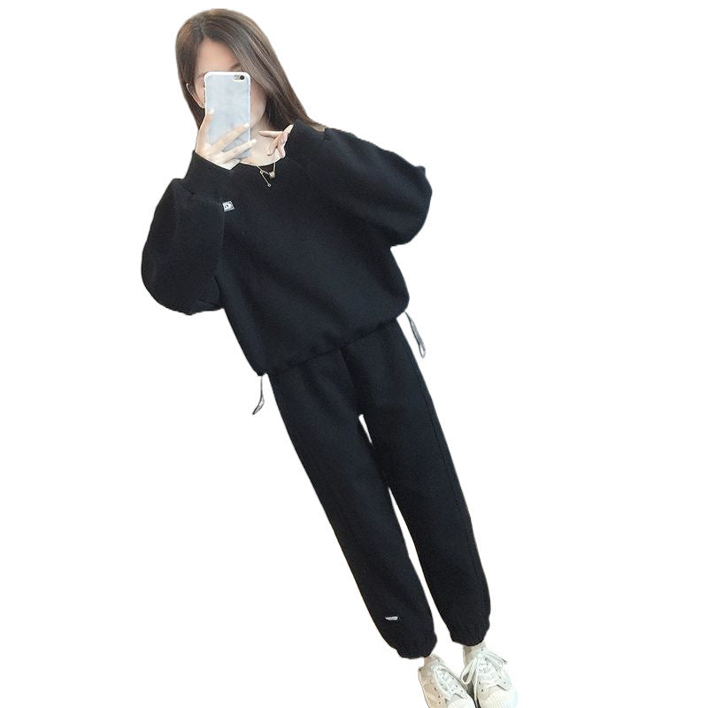 Ladies sporty leisure set with casual cut and practical side pockets Chic & Stil
