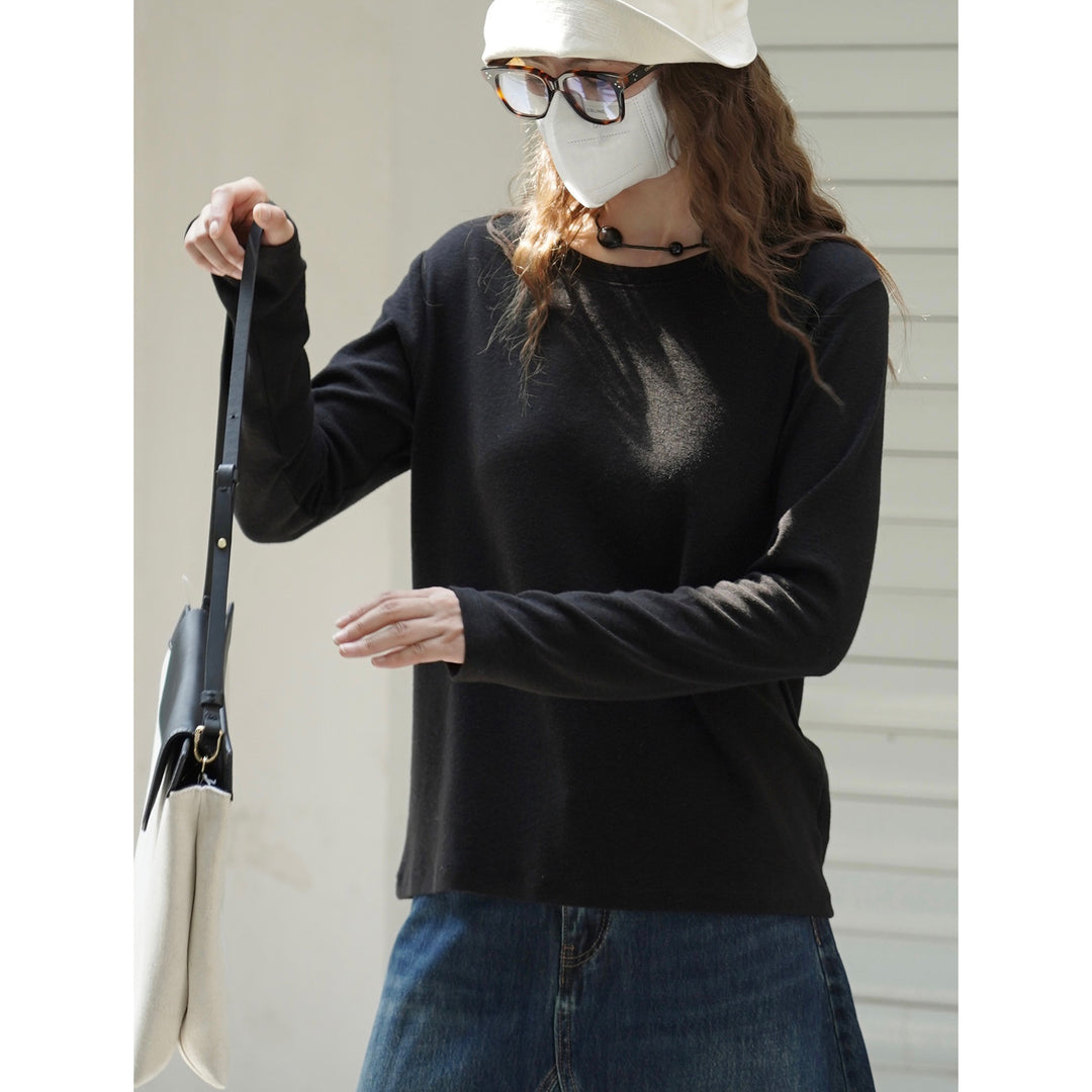 Women Light Long Sleeve Fine Knit Shirt with Round Neckline and Slim Silhouette Amarae