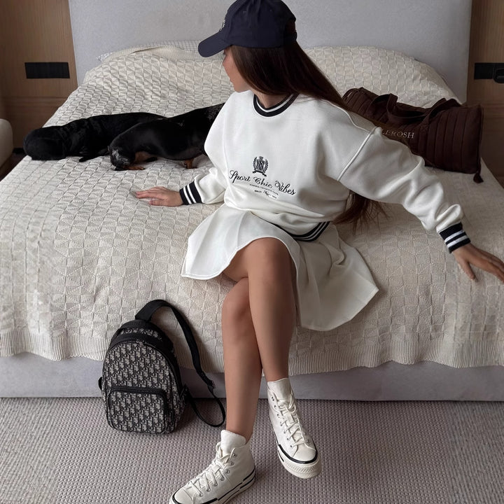 Women's sweatshirt with sporty chic and contrasting details Lune London