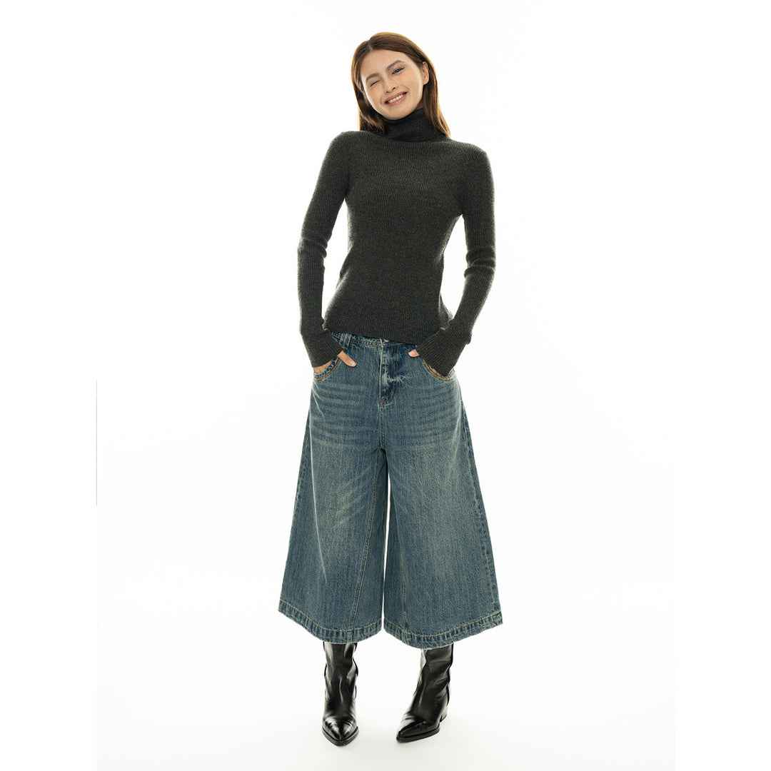Women's Figure-Hugging Ribbed Turtleneck Sweater made of Fine Knit Amarae