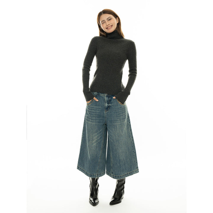 Women's Figure-Hugging Ribbed Turtleneck Sweater made of Fine Knit Amarae