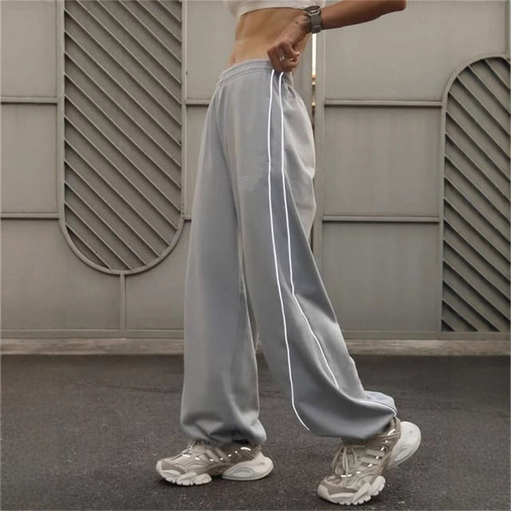 Casual sports pants for women with side stripes and practical pockets Lune London