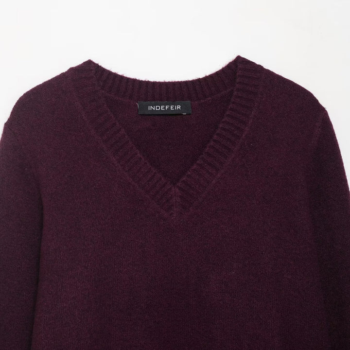 Women's sweater with V-neck and soft material Lune London