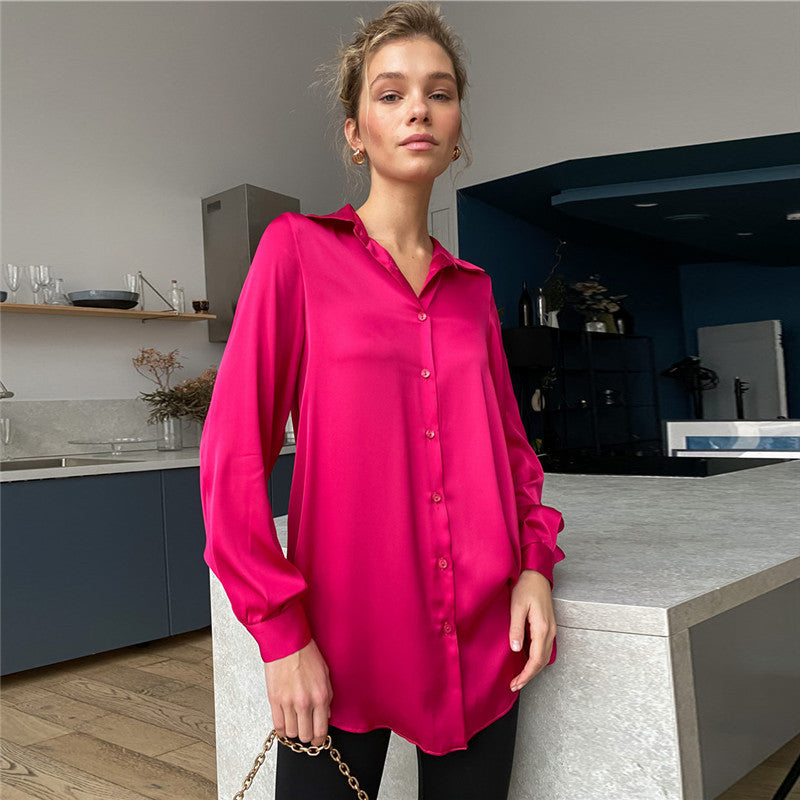 Blouse en satin élégante pour femmes avec décolleté en V profond Chic & Stil