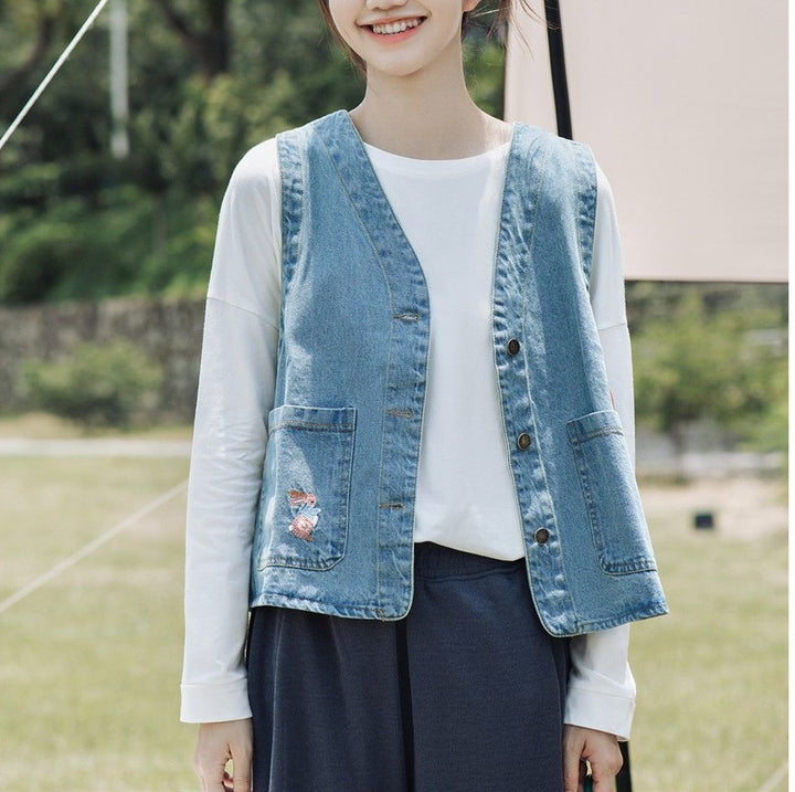 Gilet en denim à la mode pour femmes avec poches et détails de boutons Chic & Stil