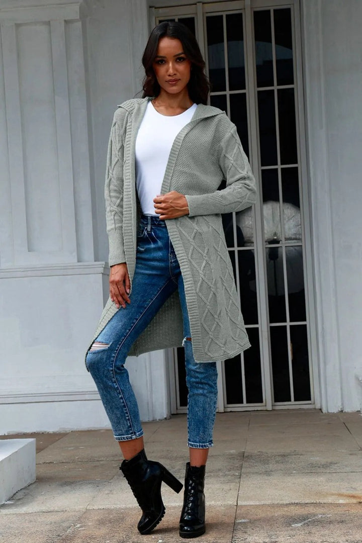 Ladies chunky knit kimono cardigan with elegant cable pattern and open sleeves Lune London