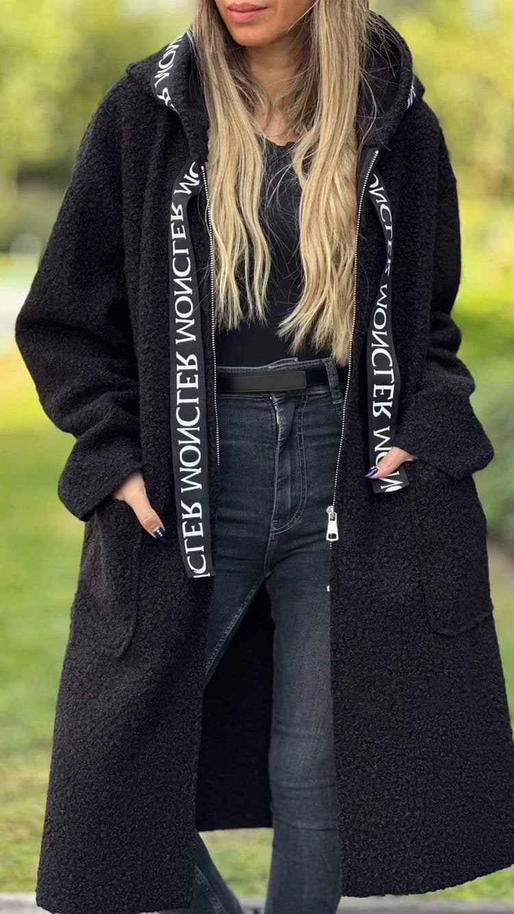 Trendy oversized fleece coat for women with practical pockets and hood Lune London